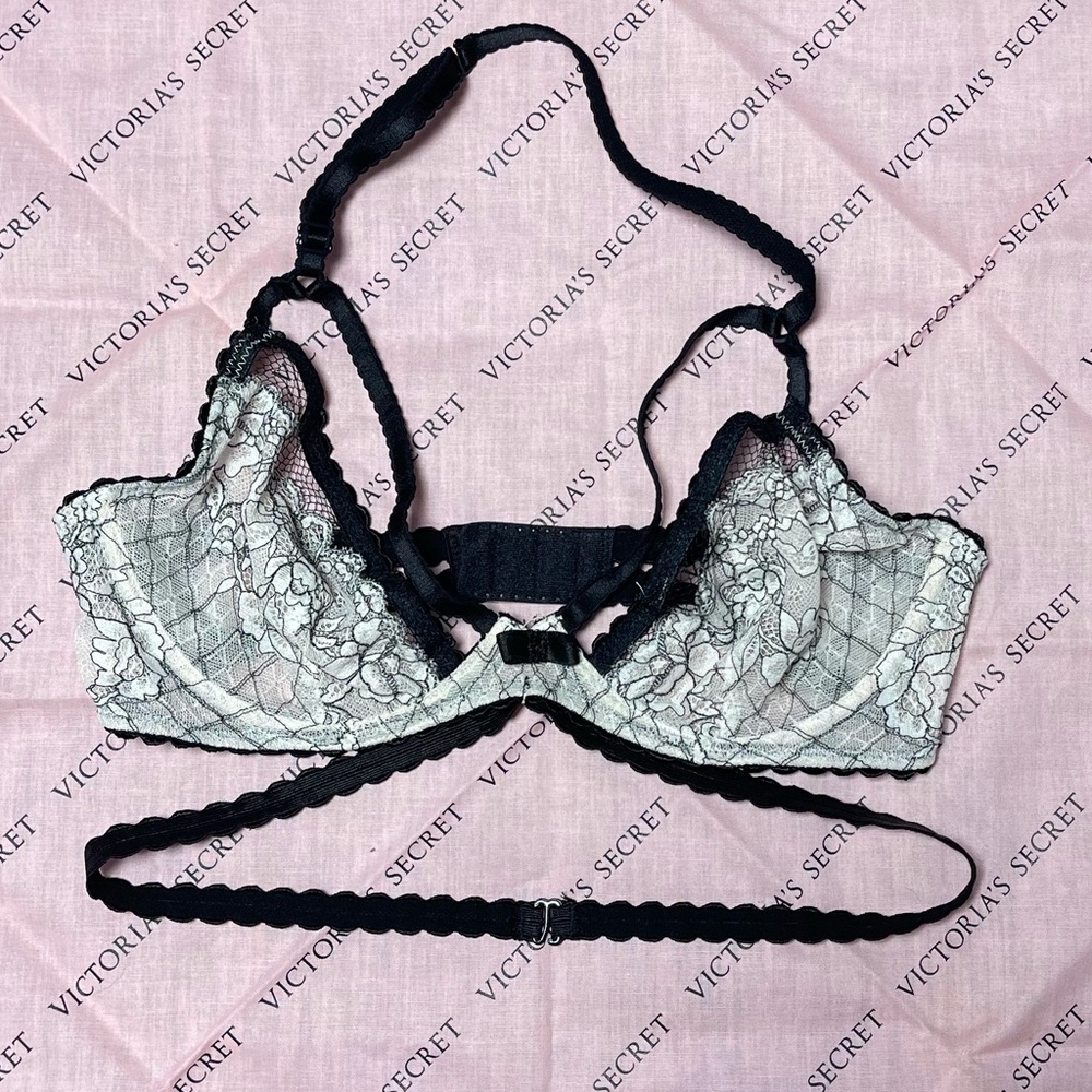 Victoria’s Secret straps lace bra very sexy line